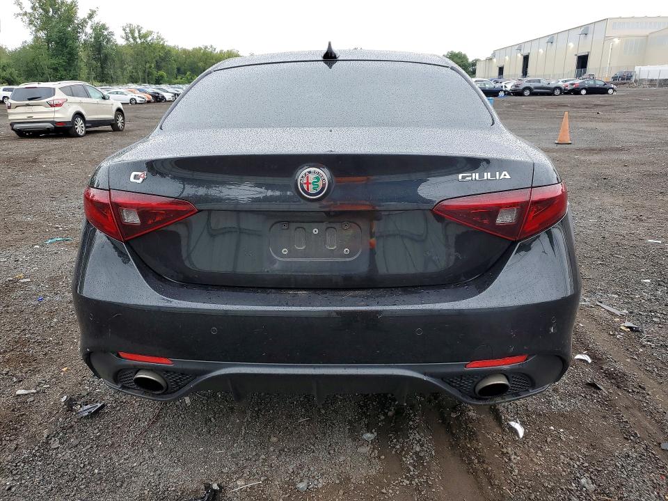 67094426 :رقم المزاد ، ZARFAEEN3J7597622 vin ، 2018 Alfa Romeo Giulia مزاد بيع