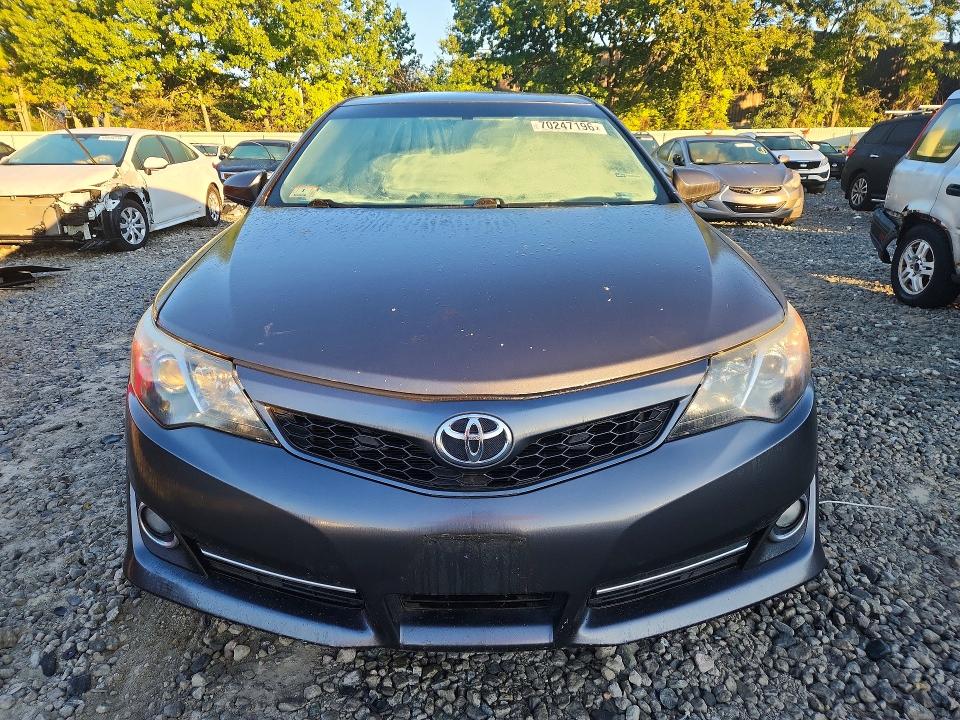 70247196 :رقم المزاد ، 4T1BF1FK4DU717131 vin ، 2013 Toyota Camry مزاد بيع