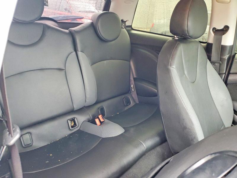 67595186 :رقم المزاد ، WMWMF3C58ATZ61502 vin ، 2010 Mini Cooper مزاد بيع