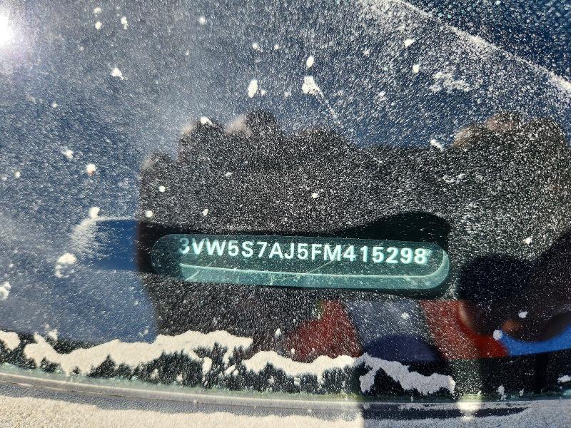 68383856 :رقم المزاد ، 3VW5S7AJ5FM415298 vin ، 2015 Volkswagen Jetta مزاد بيع