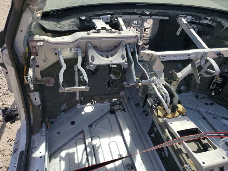 70560056 :رقم المزاد ، WUAVNAFG2BN000687 vin ، 2011 Audi R8 مزاد بيع
