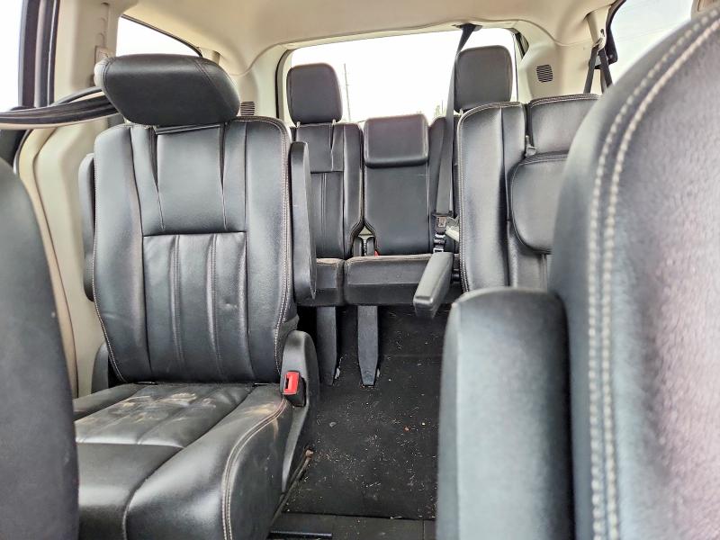68439936 :رقم المزاد ، 2C4RC1BG0DR745986 vin ، 2013 Chrysler Town & Country مزاد بيع