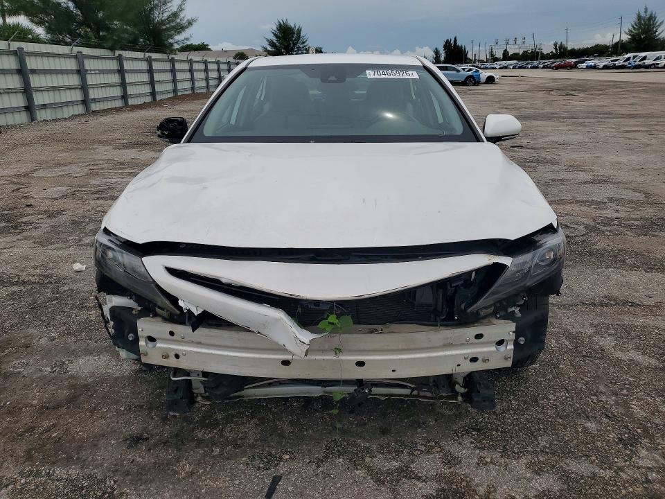 70465926 :رقم المزاد ، 4T1G11AK6NU073192 vin ، 2022 Toyota Camry مزاد بيع