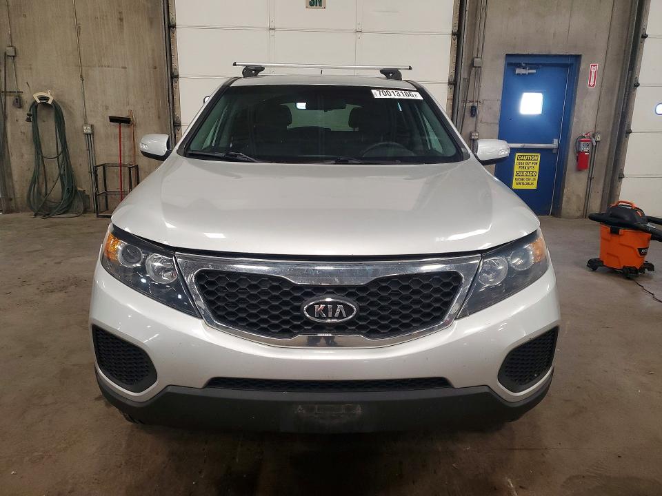 70013186 :رقم المزاد ، 5XYKTCA68CG225849 vin ، 2012 Kia Sorento مزاد بيع