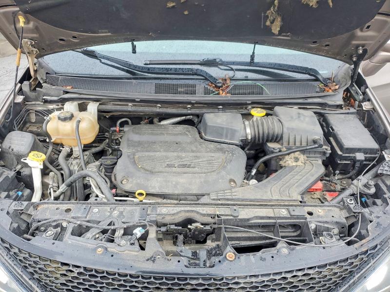 70831916 :رقم المزاد ، 2C4RC1FG3JR237193 vin ، 2018 Chrysler Pacifica مزاد بيع