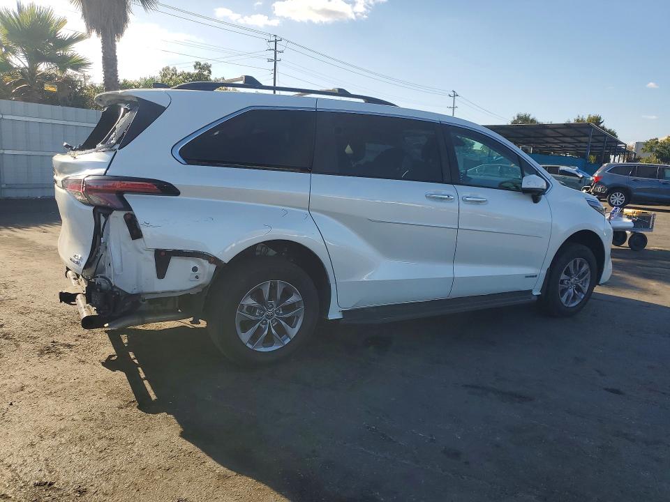 69501086 :رقم المزاد ، 5TDJRKEC5MS041171 vin ، 2021 Toyota Sienna مزاد بيع