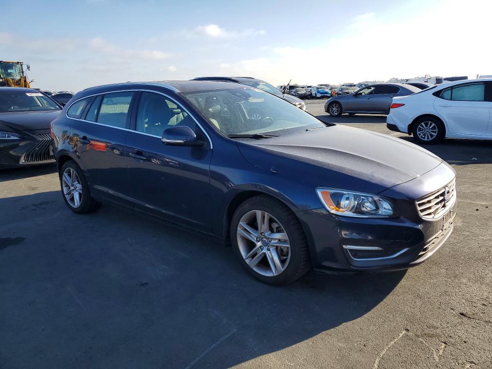 Продажа на аукционе авто 2015 Volvo V60, vin: YV1612SK1F1222335, номер лота: 69709336