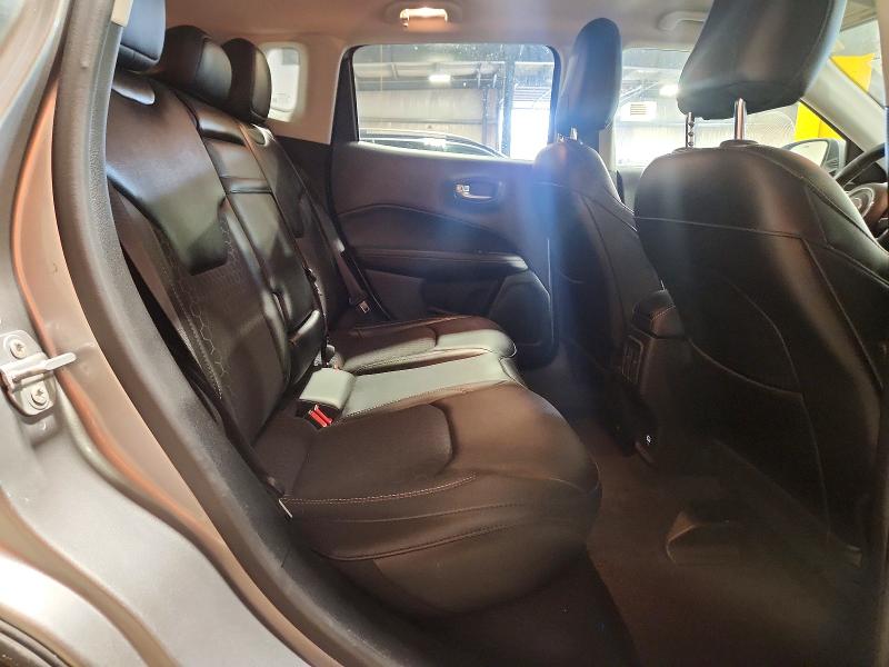 68985056 :رقم المزاد ، 3C4NJDBB2JT263586 vin ، 2018 Jeep Compass مزاد بيع