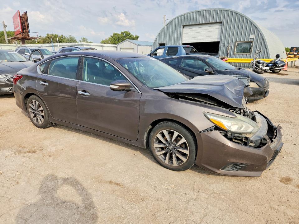 2017 Nissan Altima მანქანა იყიდება აუქციონზე, vin: 1N4AL3APXHC119912, აუქციონის ნომერი: 70365226