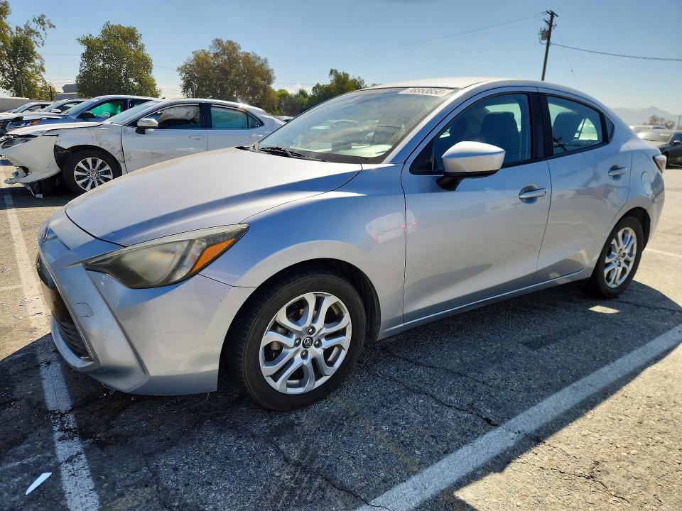 70353856 :رقم المزاد ، 3MYDLBYV4JY302713 vin ، 2018 Toyota Yaris Ia مزاد بيع