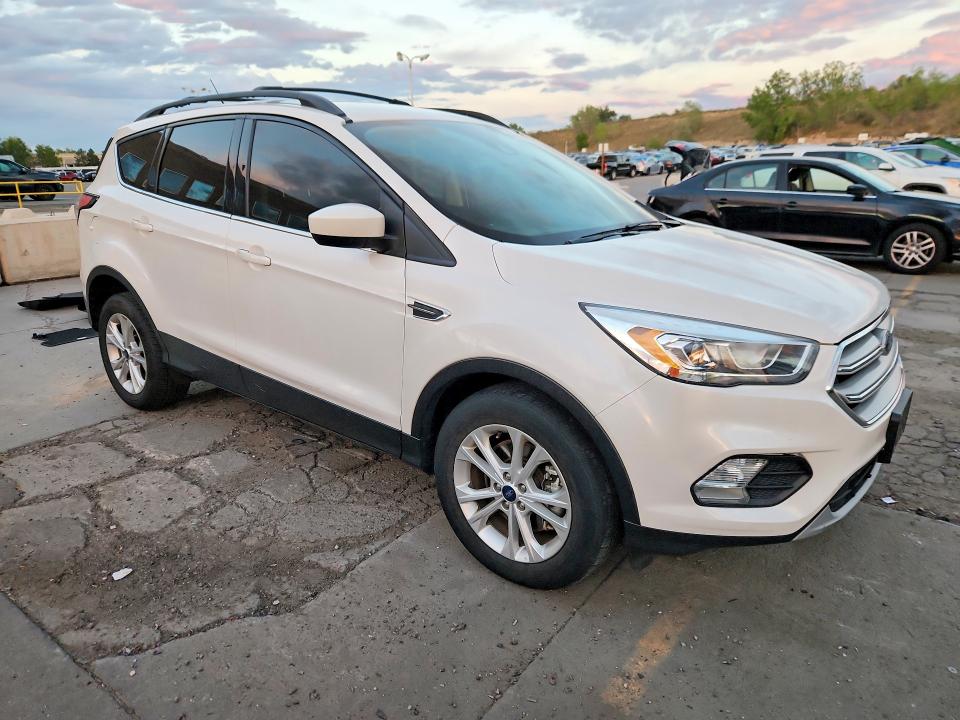 68698966 :رقم المزاد ، 1FMCU9HD3JUB73286 vin ، 2018 Ford Escape مزاد بيع