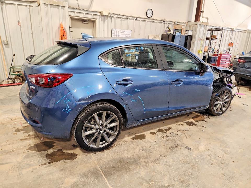 Auction sale of the 2018 Mazda 3, vin: 3MZBN1M33JM181661        , lot number: 66992396