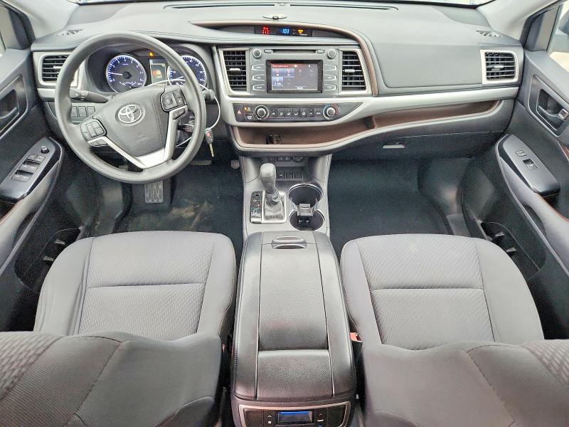 70001236 :رقم المزاد ، 5TDZARFH1JS038650 vin ، 2018 Toyota Highlander مزاد بيع