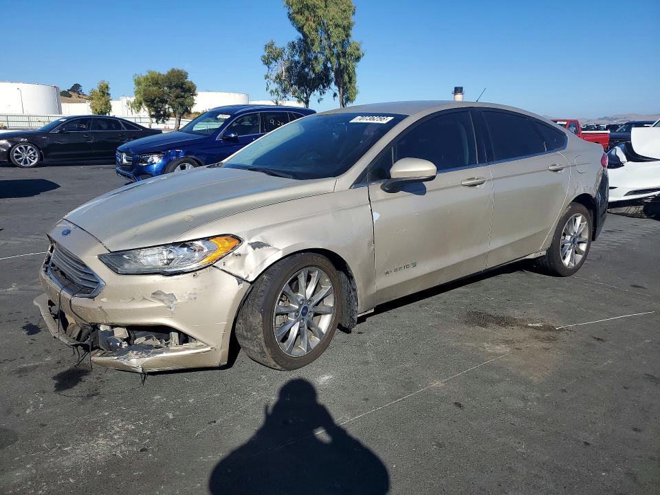 70736256 :رقم المزاد ، 3FA6P0LU2HR386250 vin ، 2017 Ford Fusion مزاد بيع