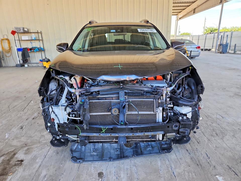 70693146 :رقم المزاد ، JTMRJREV5HD070272 vin ، 2017 Toyota Rav4 Hybrid مزاد بيع