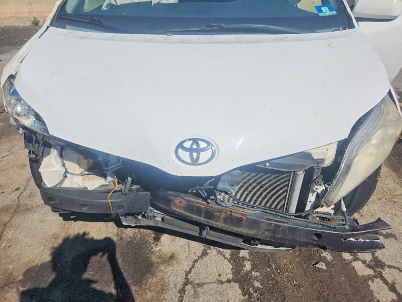 69572346 :رقم المزاد ، 5TDKK3DC6DS324209 vin ، 2013 Toyota Sienna مزاد بيع