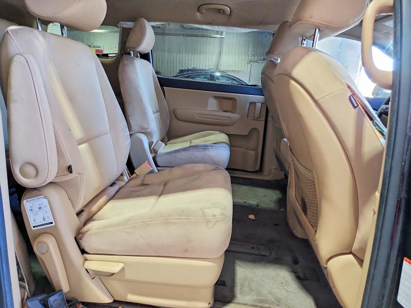 69027976 :رقم المزاد ، KNDMB5C15F6061699         vin ، 2015 Kia Sedona مزاد بيع