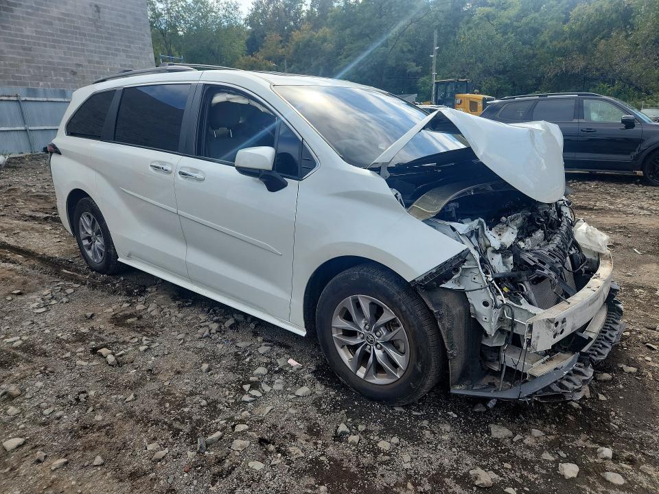 70352266 :رقم المزاد ، 5TDJRKEC7PS150011 vin ، 2023 Toyota Sienna مزاد بيع