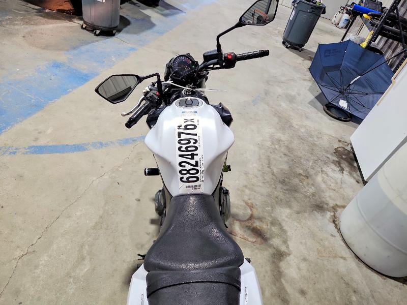 68246976 :رقم المزاد ، JKAEREG19HDA00863 vin ، 2017 Kawasaki Er650 مزاد بيع