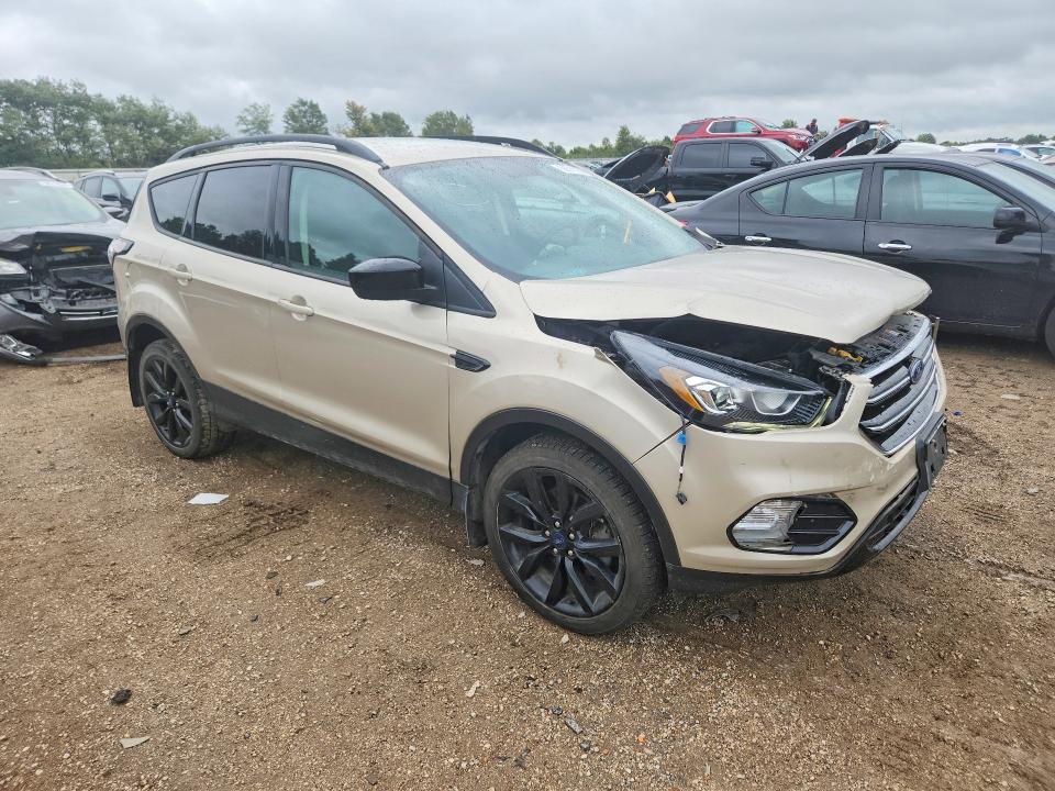 68511066 :رقم المزاد ، 1FMCU9GD9JUB44019 vin ، 2018 Ford Escape مزاد بيع