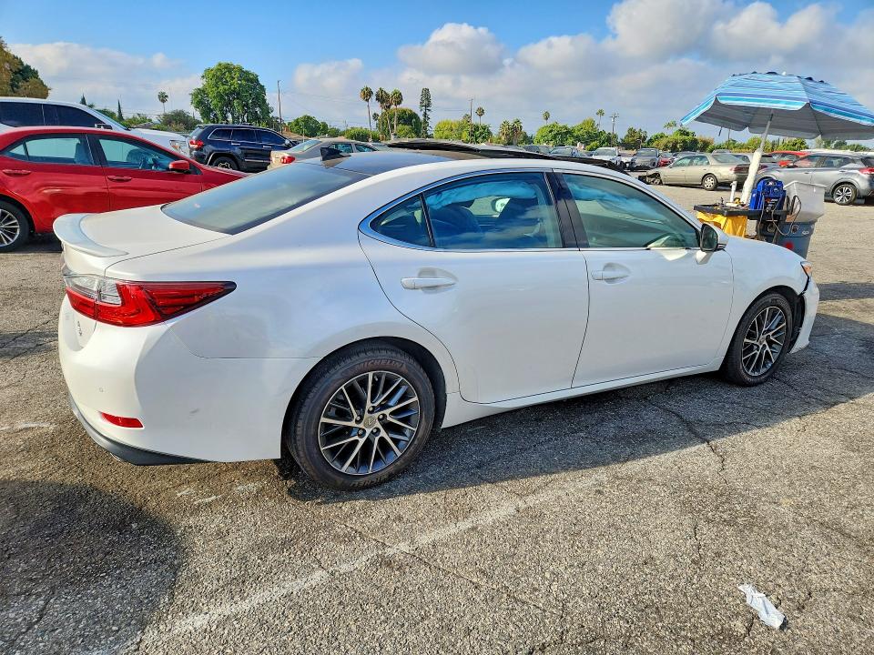 67715466 :رقم المزاد ، 58ABK1GG8HU044705 vin ، 2017 Lexus Es مزاد بيع