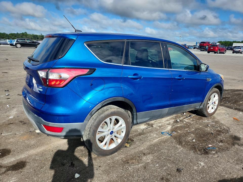 Продажа на аукционе авто 2017 Ford Escape, vin: 1FMCU0GD8HUF02541, номер лота: 70044146