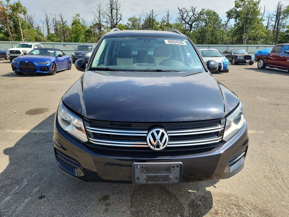 69204536 :رقم المزاد ، WVGSV7AX2HK005078 vin ، 2017 Volkswagen Tiguan مزاد بيع