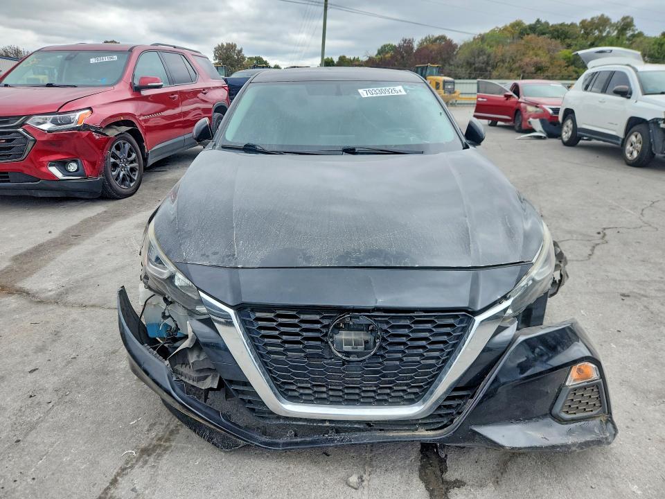 70330926 :رقم المزاد ، 1N4BL4BV4KC209443 vin ، 2019 Nissan Altima مزاد بيع