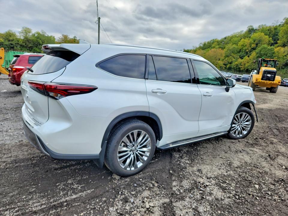 Продаж на аукціоні авто 2024 Toyota Highlander, vin: 5TDKDRBH7RS542128, номер лоту: 71229086