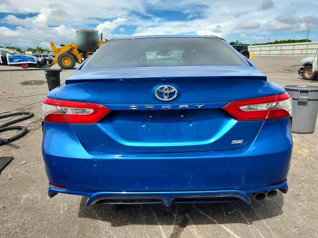 66852696 :رقم المزاد ، 4T1B11HK7JU054421 vin ، 2018 Toyota Camry مزاد بيع