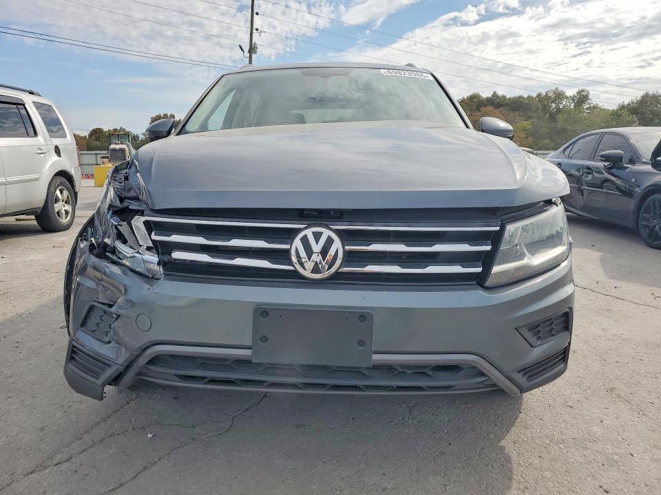 2021 Volkswagen Tiguan მანქანა იყიდება აუქციონზე, vin: 3VV3B7AX0MM081100, აუქციონის ნომერი: 69823986