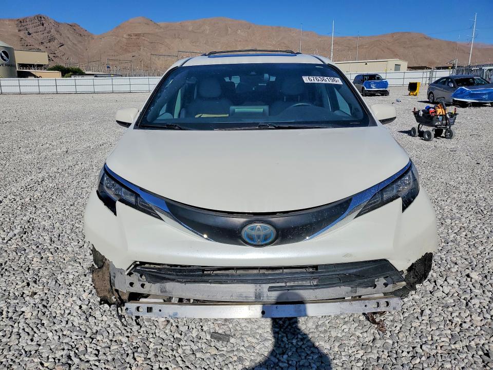 67636196 :رقم المزاد ، 5TDJRKEC7MS053564 vin ، 2021 Toyota Sienna مزاد بيع