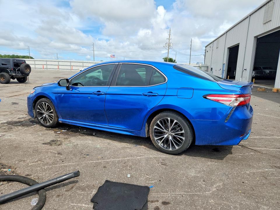 66852696 :رقم المزاد ، 4T1B11HK7JU054421 vin ، 2018 Toyota Camry مزاد بيع