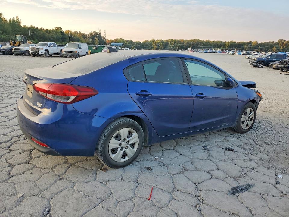 67651336 :رقم المزاد ، 3KPFK4A71JE181867 vin ، 2018 Kia Forte مزاد بيع