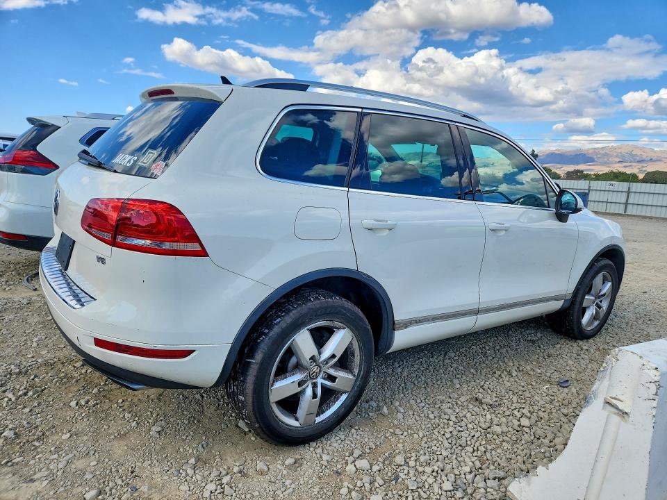 2011 Volkswagen Touareg მანქანა იყიდება აუქციონზე, vin: WVGFF9BP6BD002558, აუქციონის ნომერი: 67278346