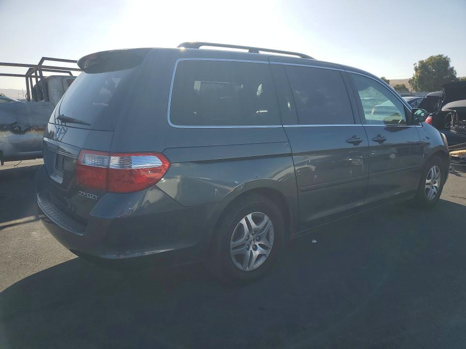 70475156 :رقم المزاد ، 5FNRL38785B115679 vin ، 2005 Honda Odyssey مزاد بيع
