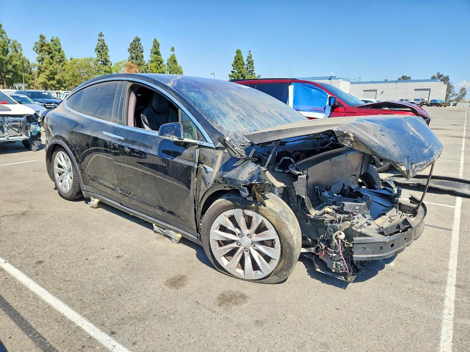 68799546 :رقم المزاد ، 5YJXCBE26JF116009 vin ، 2018 Tesla Model X مزاد بيع