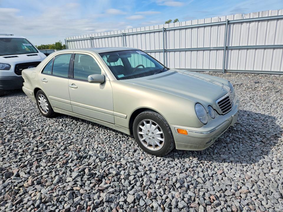 70443366 :رقم المزاد ، WDBJF65J3YB114676 vin ، 2000 Mercedes-benz E مزاد بيع