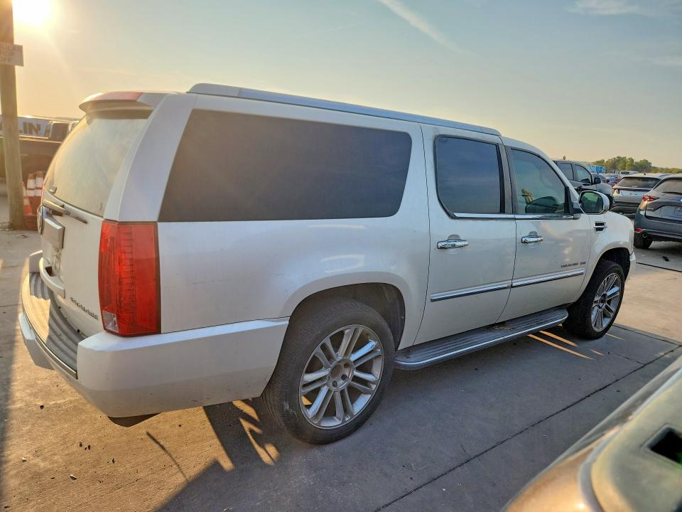 Продаж на аукціоні авто 2010 Cadillac Escalade, vin: 1GYUKHEF8AR138349, номер лоту: 69084076