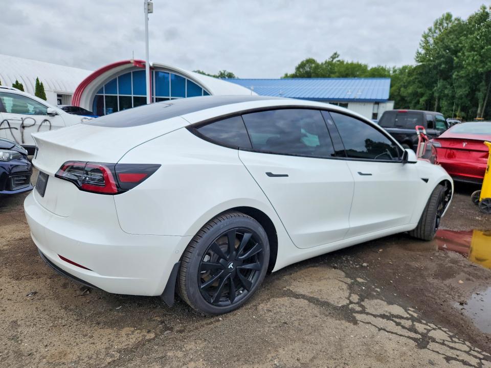 66410046 :رقم المزاد ، 5YJ3E1EA3MF043812 vin ، 2021 Tesla Model 3 مزاد بيع
