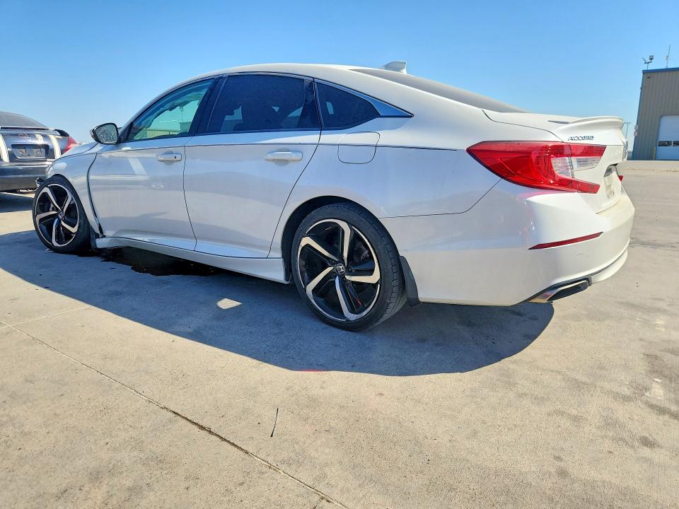 67320666 :رقم المزاد ، 1HGCV1F38JA153762 vin ، 2018 Honda Accord مزاد بيع