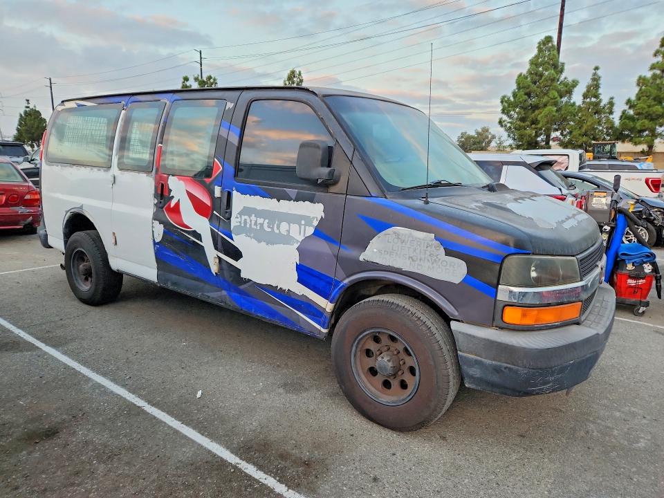 68579346 :رقم المزاد ، 1GCGG25V251256975 vin ، 2005 Chevrolet Express G2500 مزاد بيع