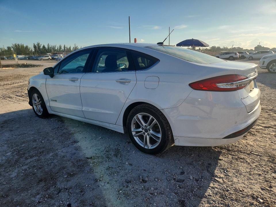 70324386 :رقم المزاد ، 3FA6P0LU3JR238341 vin ، 2018 Ford Fusion مزاد بيع