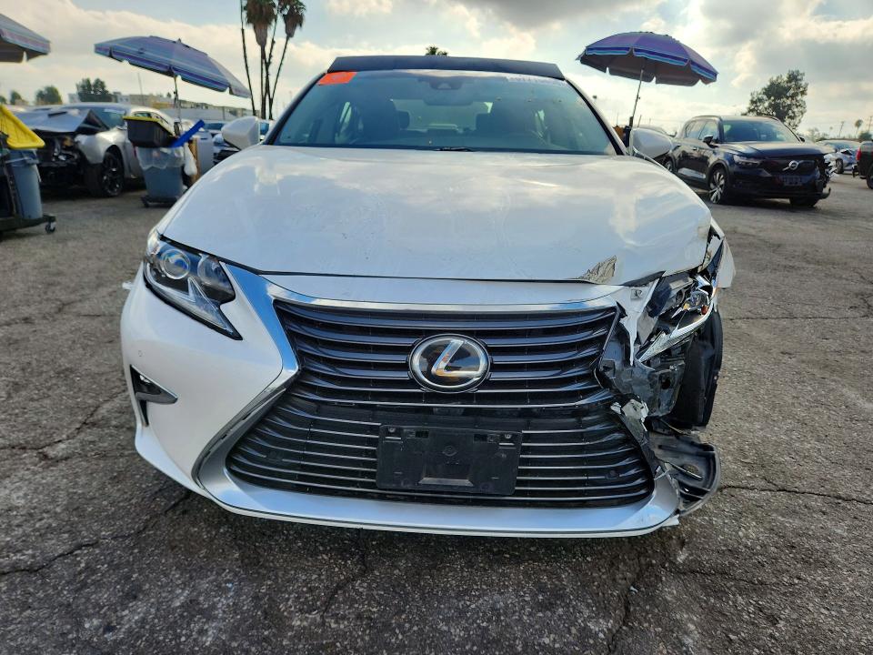 67715466 :رقم المزاد ، 58ABK1GG8HU044705 vin ، 2017 Lexus Es مزاد بيع