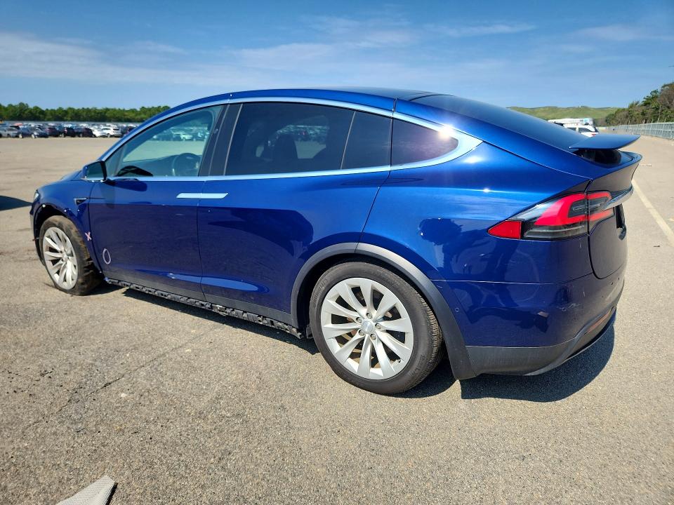 68395746 :رقم المزاد ، 5YJXCBE22LF239017 vin ، 2020 Tesla Model X مزاد بيع