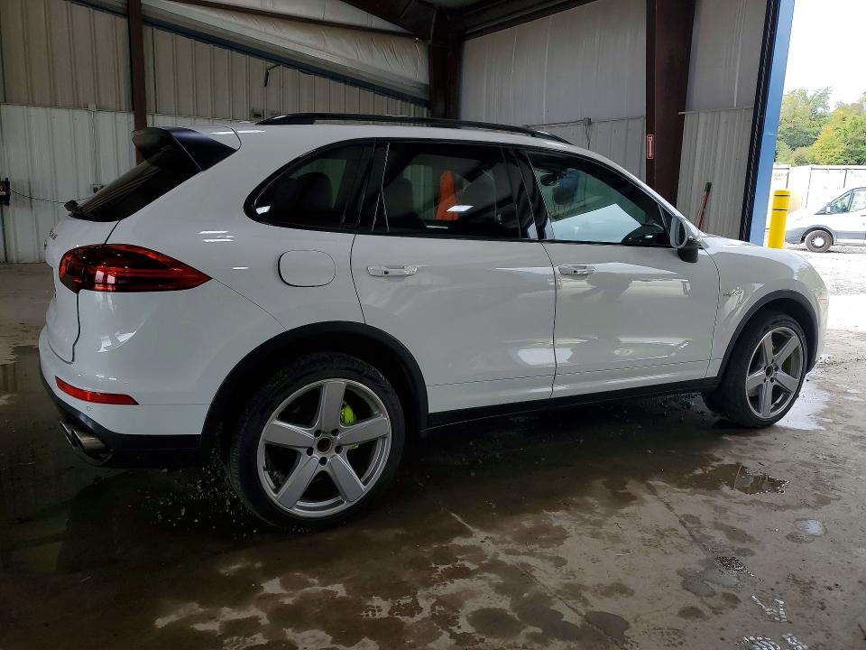 70886216 :رقم المزاد ، WP1AE2A2XFLA52534 vin ، 2015 Porsche Cayenne مزاد بيع