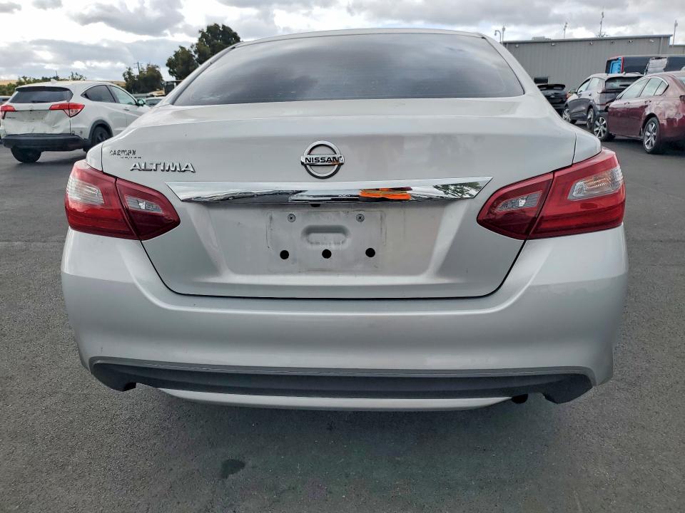 2018 Nissan Altima მანქანა იყიდება აუქციონზე, vin: 1N4AL3AP6JC142612, აუქციონის ნომერი: 67464886