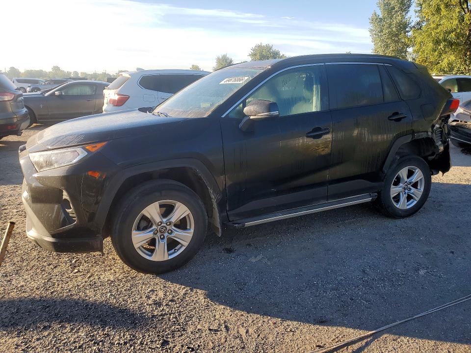 Auction sale of the 2019 Toyota Rav4, vin: 2T3R1RFV8KW002394, lot number: 69876866