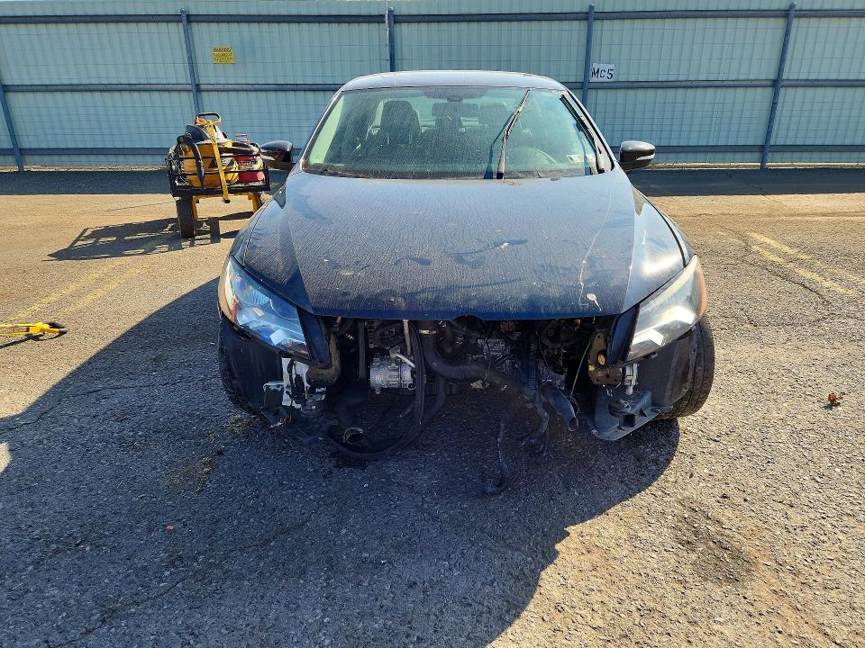 69090036 :رقم المزاد ، 1VWCT7A32FC007560 vin ، 2015 Volkswagen Passat مزاد بيع