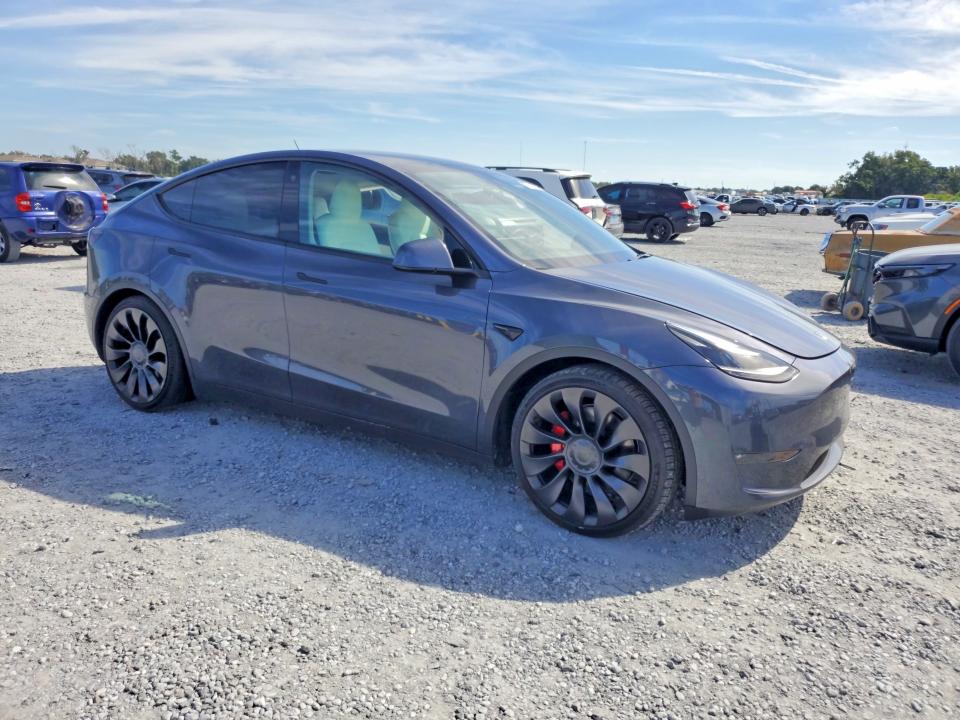 70207406 :رقم المزاد ، 7SAYGDEF1NF505012 vin ، 2022 Tesla Model Y مزاد بيع